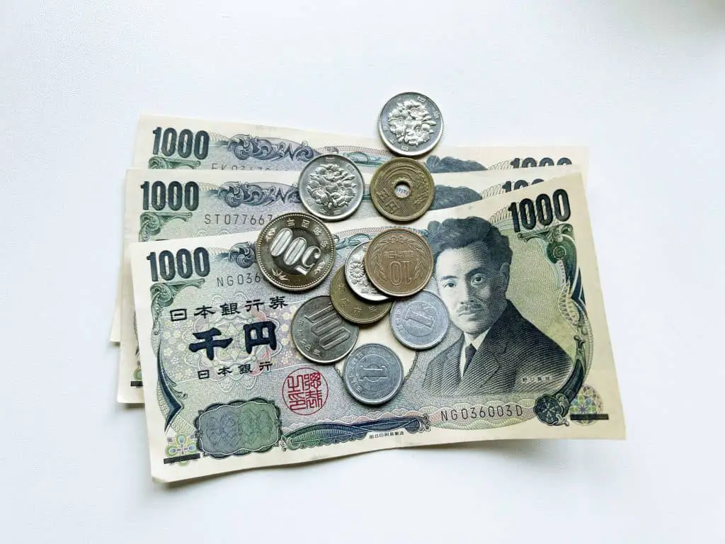 make cash in Japan