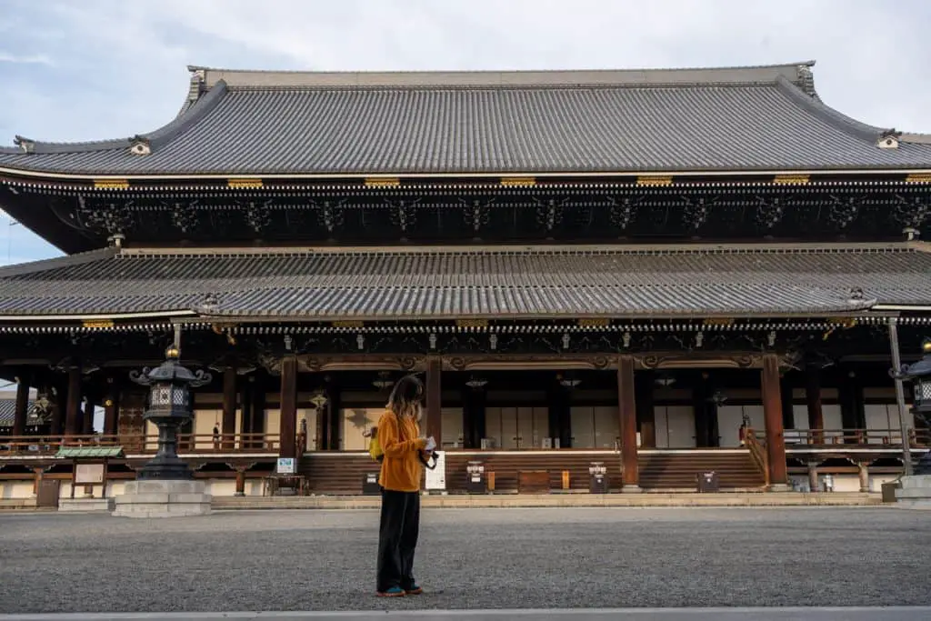 hakone vs kyoto Higashi Hongan-ji temple