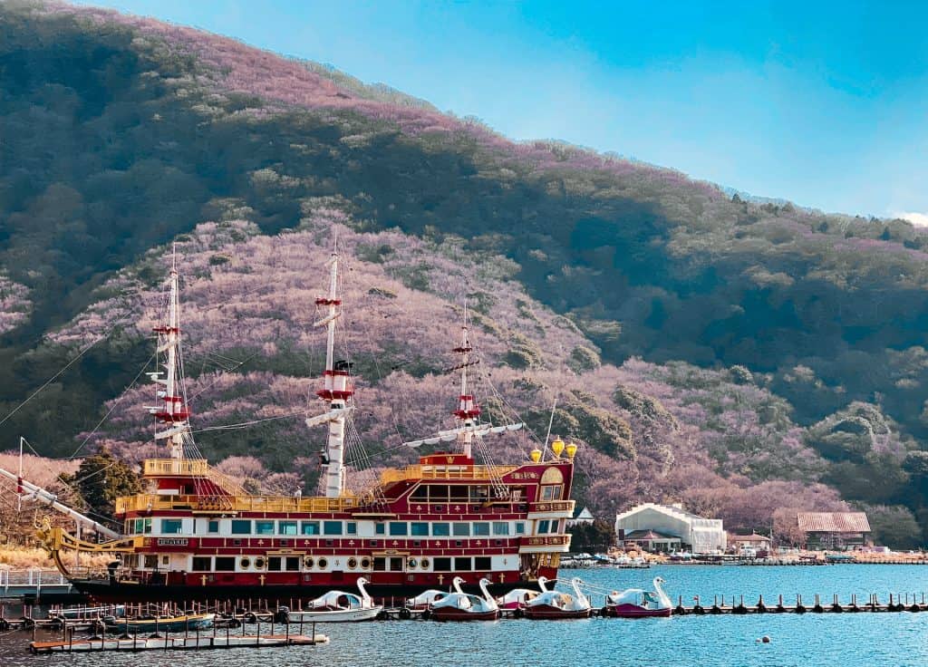 Hakone lake ashi pirate ship