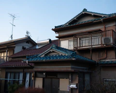 curved japanese roof