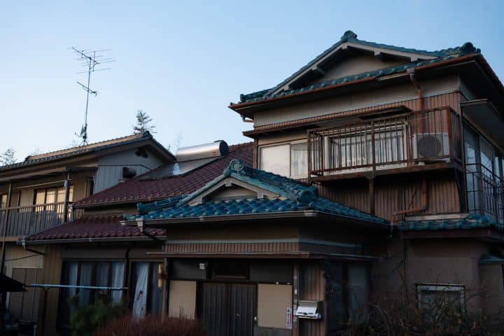 curved japanese roof