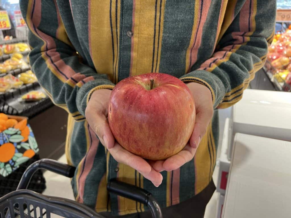 expensive Japan supermarket apples