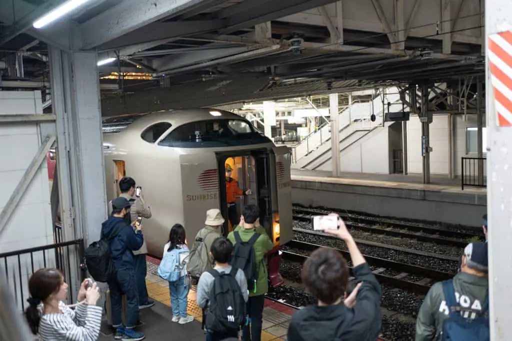 Okayama to Tokyo sunrise izumo train joining