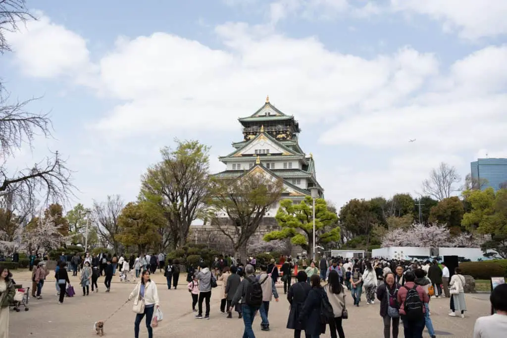 is it worth visiting Osaka Castle